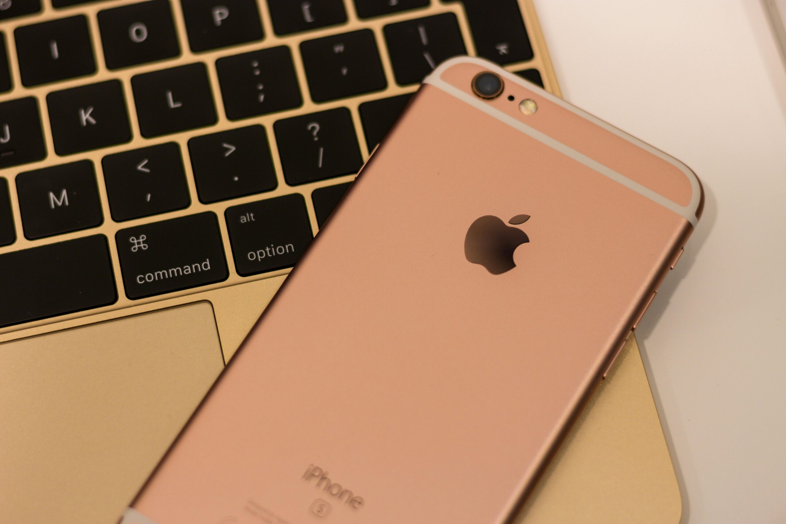 Apple Pay phishing scam victim disputing unauthorized charges